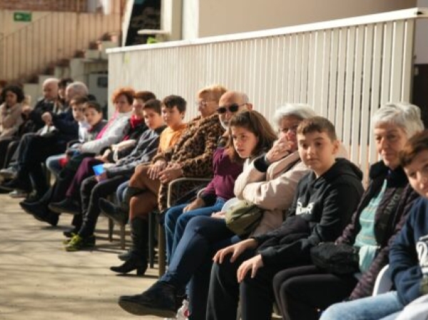 Alumnes de 6 visiten Casal de Gent Gran Bascnia per combatre la solitud